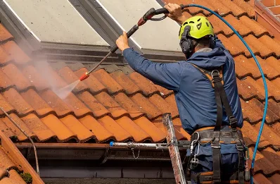 Démoussage et hydrofuge de toiture à Maux
